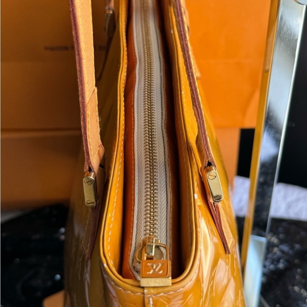 Louis Vuitton Yellow Vernis Leather Houston Shoulder Bag EUC - Picture 3 of 10